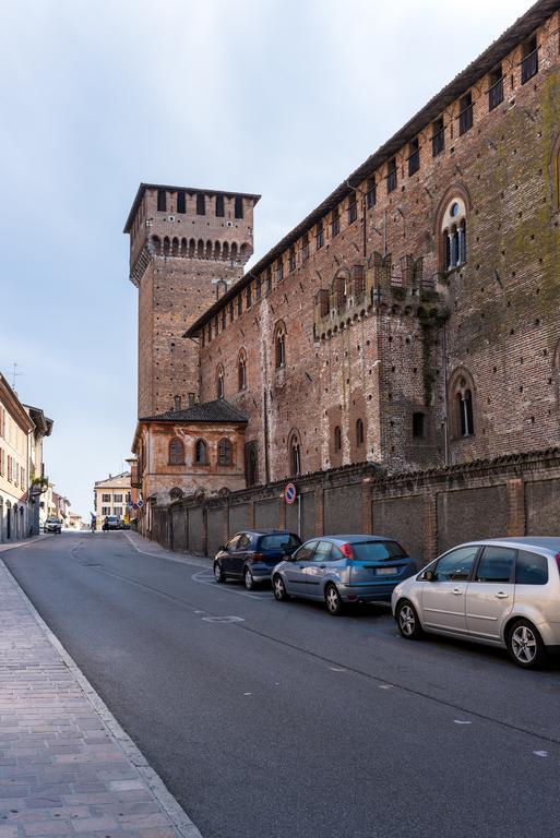 Отель Al Castello Di Leonardo Сант-Анджело-Лодиджано Экстерьер фото